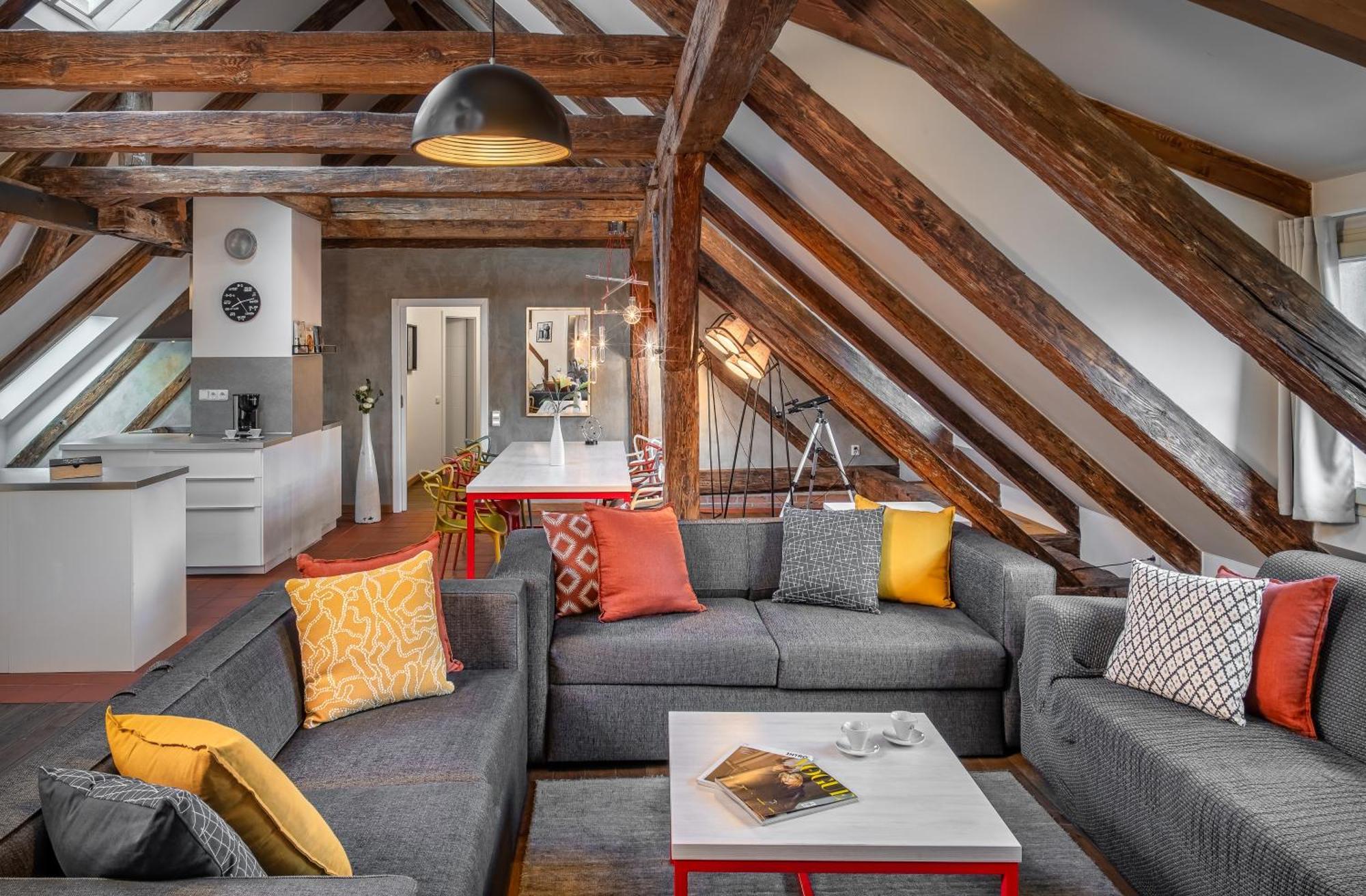 Apartment 4 Arts *